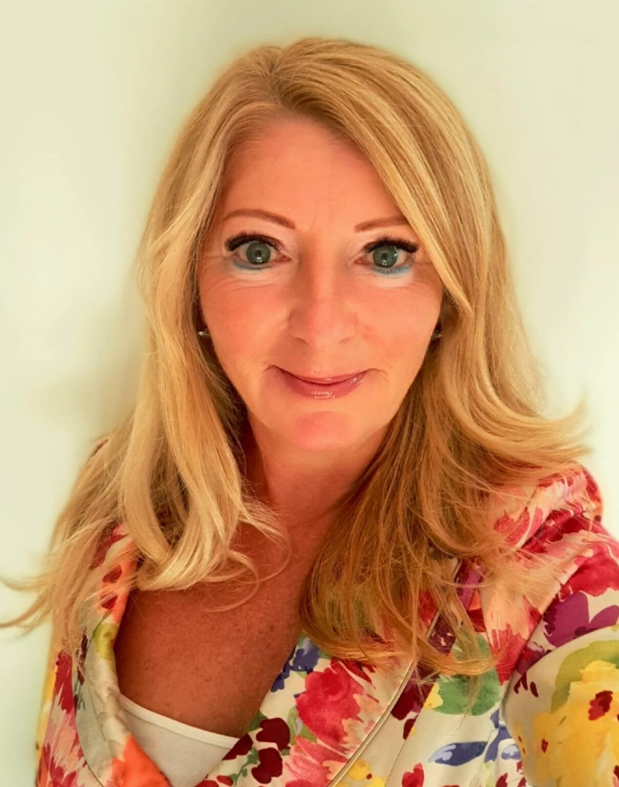 Toldi Lilla portréfotó – Lumina Coaching by Lilla – karrier- és női önismereti coach a tudatos váltáshoz